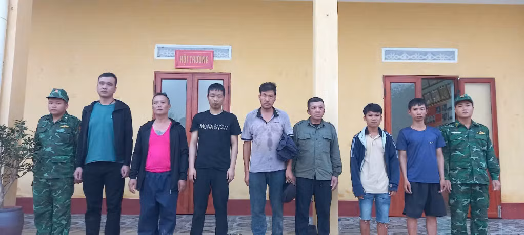 Các đối tượng tại cơ quan chức năng.