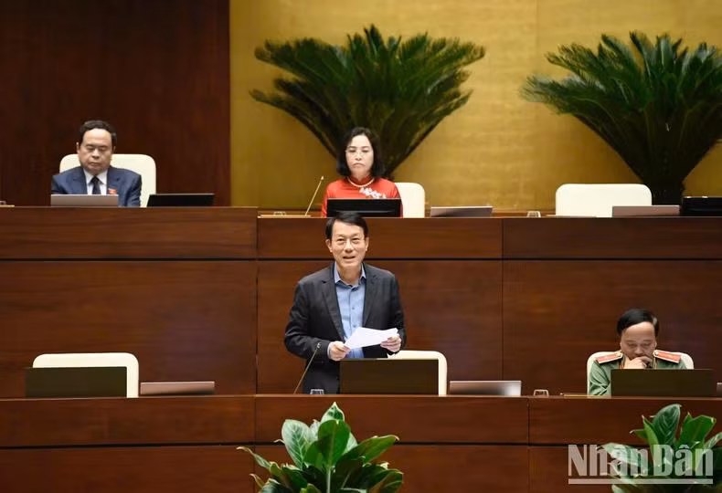 Bộ trưởng Công an Lương Tam Quang phát biểu giải trình tại phiên họp chiều 13/11. (Ảnh: DUY LINH)