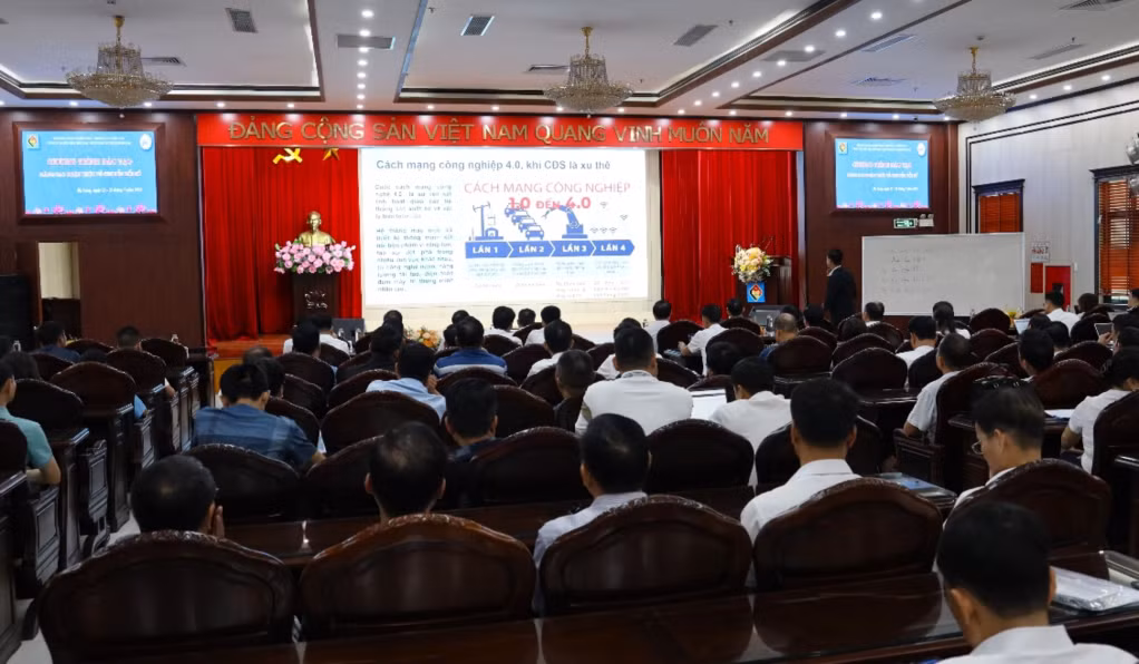 Lớp nâng cao nhận thức về chuyển đổi số được Công ty Tuyển than Hòn Gai tổ chức vào Ngày Chuyển đổi số Quốc gia 10/10/2024. Ảnh: Công ty Tuyển than Hòn Gai cung cấp