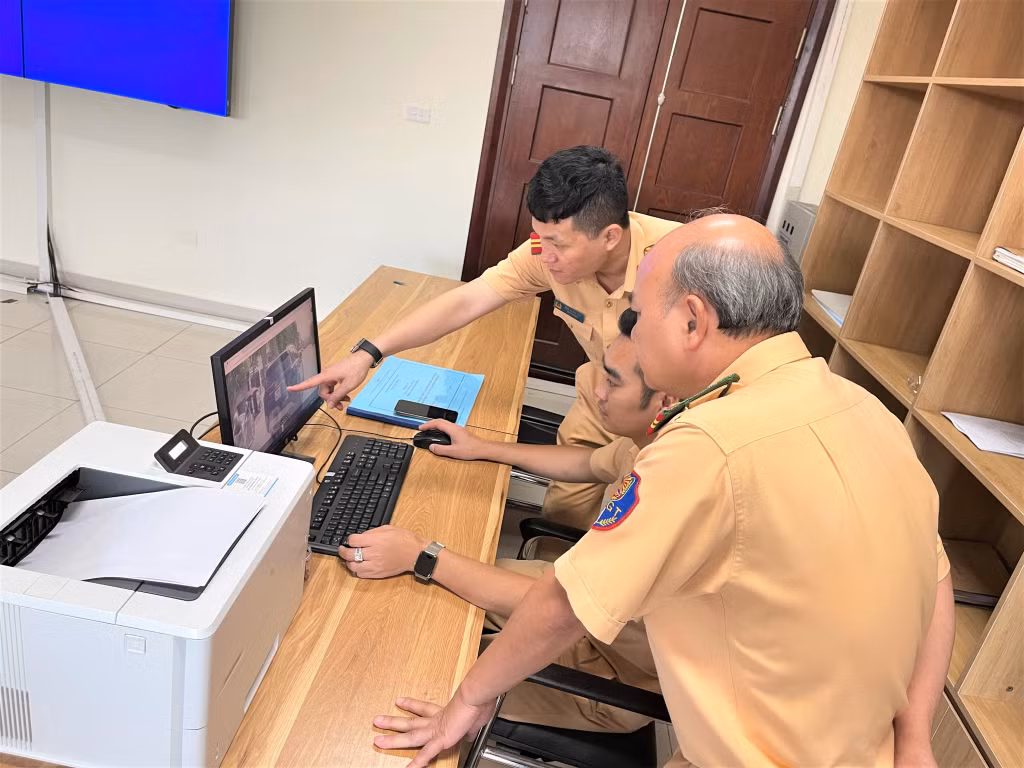 Thông qua hệ thống camera giao thông 10 tháng năm 2024 Phòng CSGT, Công an tỉnh đã xử lý gần 300 trường hợp vi phạm, phạt hành chính gần 1 tỷ đồng, tước gần 200 GPLX.