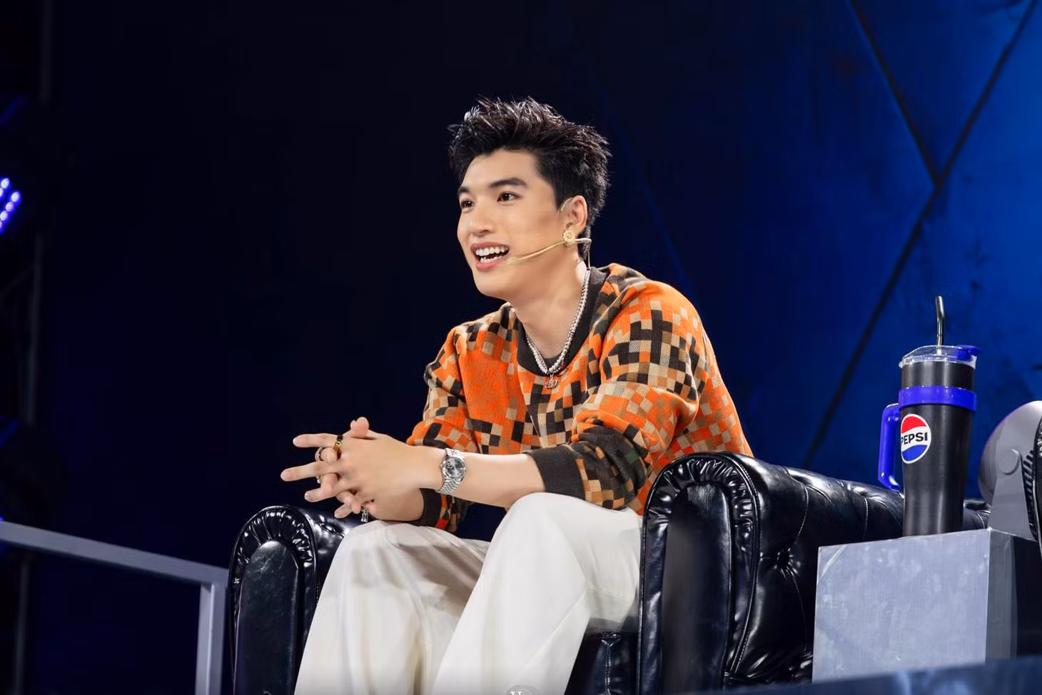 HIEUTHUHAI phủ sóng nhiều gameshow như “2 ngày 1 đêm“, “Rap Việt“... Ảnh: VieOn.