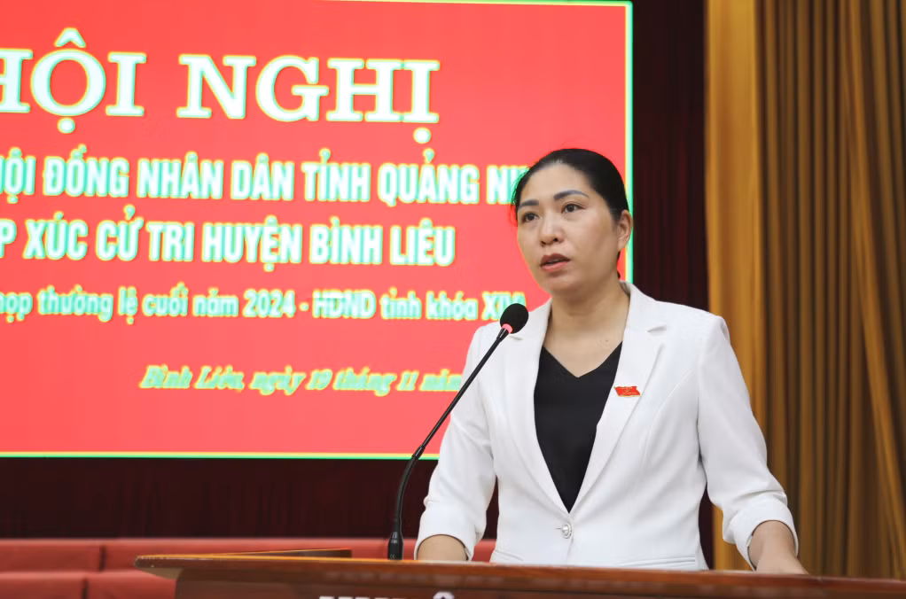 Đại biểu HĐND tỉnh tại Bình Liêu tiếp xúc cử tri.