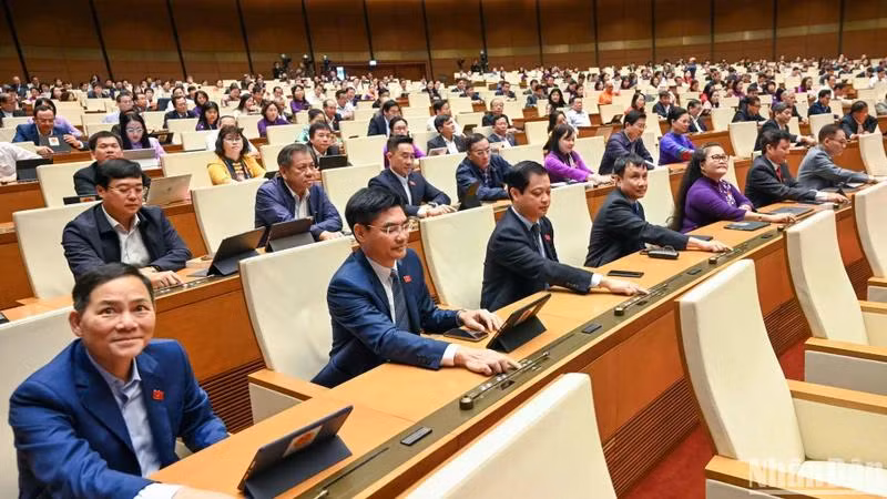 Quốc hội biểu quyết thông qua Nghị quyết thành lập thành phố Huế trực thuộc Trung ương. (Ảnh: DUY LINH)