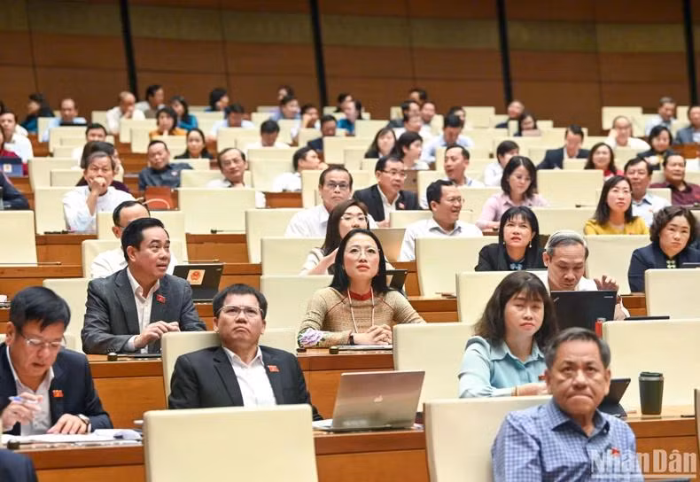 Các đại biểu dự phiên họp sáng 4/11. (Ảnh: DUY LINH)