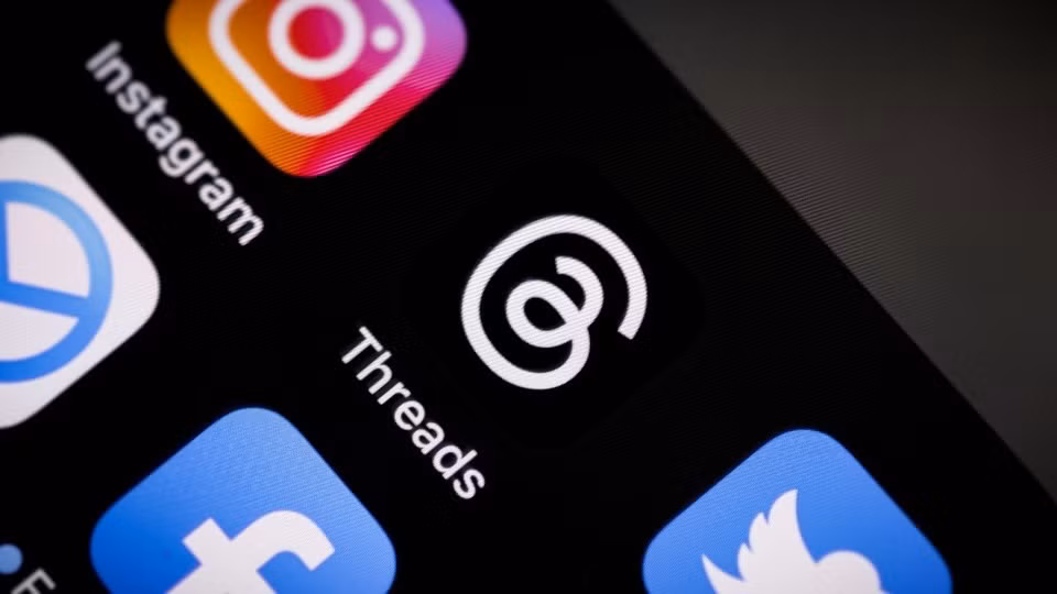 Giám đốc Instagram Adam Mosseri cho biết Threads sẽ thay đổi trang For You, hiển thị ít bài đăng hơn từ những tài khoản mà bạn không theo dõi. Ảnh: NurPhoto.