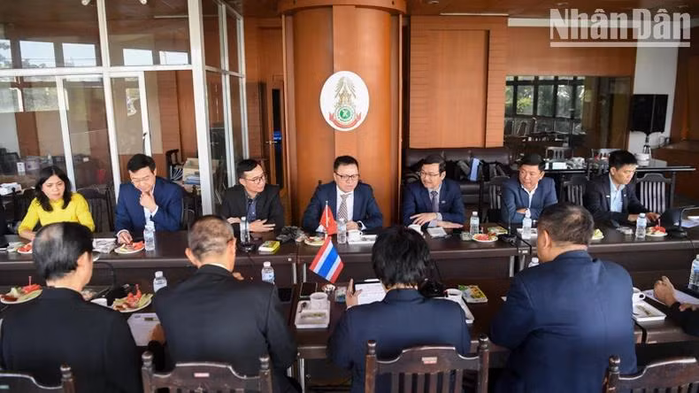 Hai bên thảo luận nhiều vấn đề cụ thể nhằm tăng cường hợp tác truyền thông giữa hai nước.