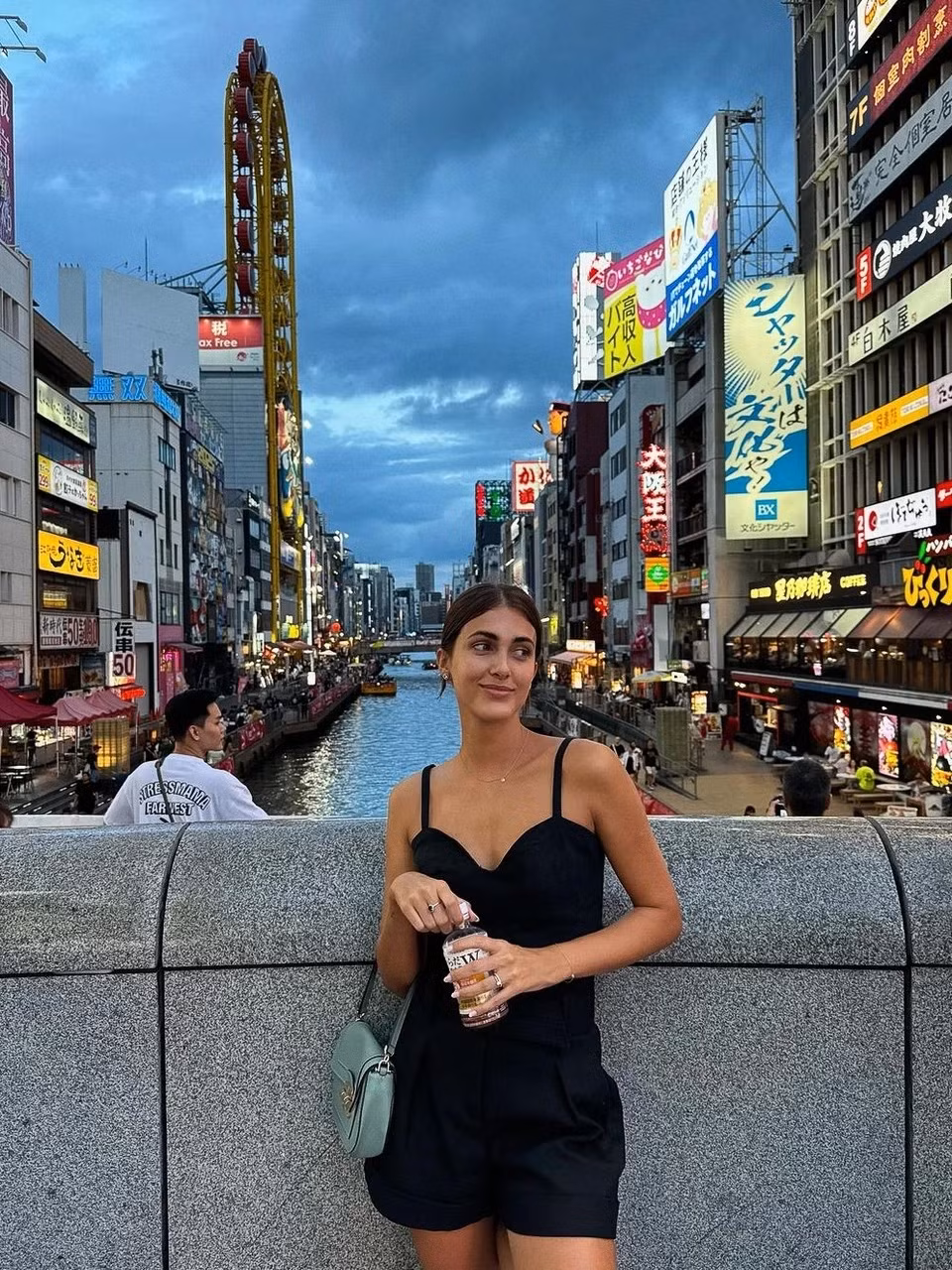 Osaka được nhiều khách du lịch một mình lựa chọn để khám phá theo tốc độ của riêng họ. Ảnh: Chló.