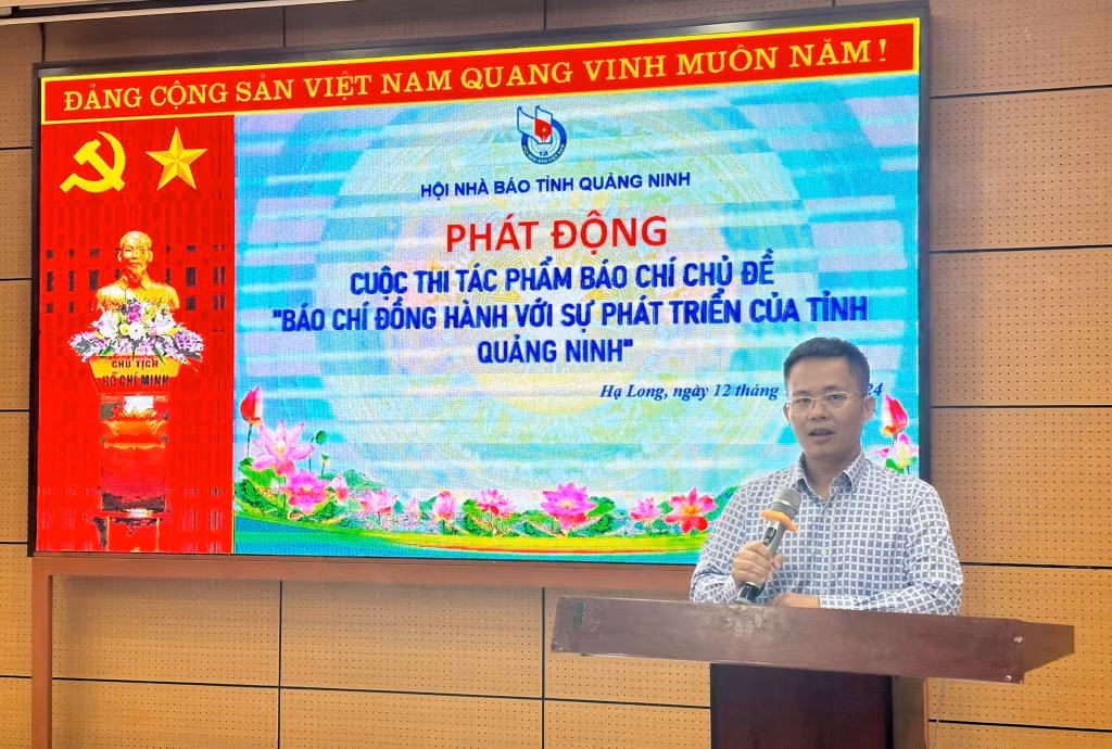 Đồng chí Đỗ Ngọc Hà, Phó Chủ tịch Thường trực Hội Nhà báo tỉnh thông tin về cuộc thi.