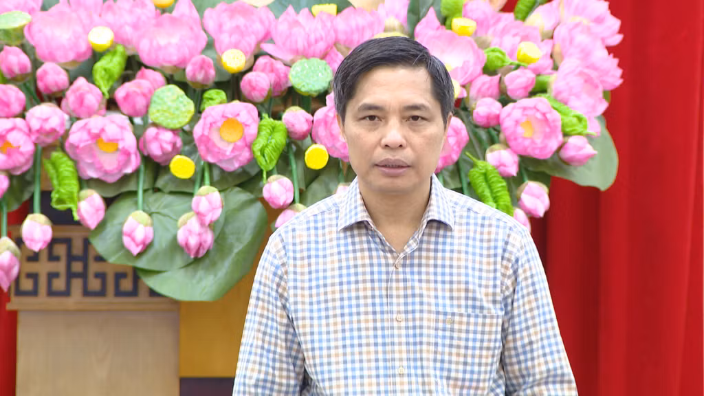 Đồng chí Vũ Văn Diện, Phó Chủ tịch Thường trực UBND tỉnh chỉ đạo tại cuộc họp.