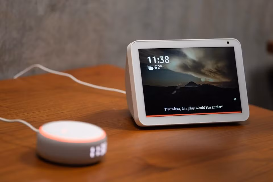 Màn hình thông minh Echo Show 8 của Amazon. Ảnh: Bloomberg,