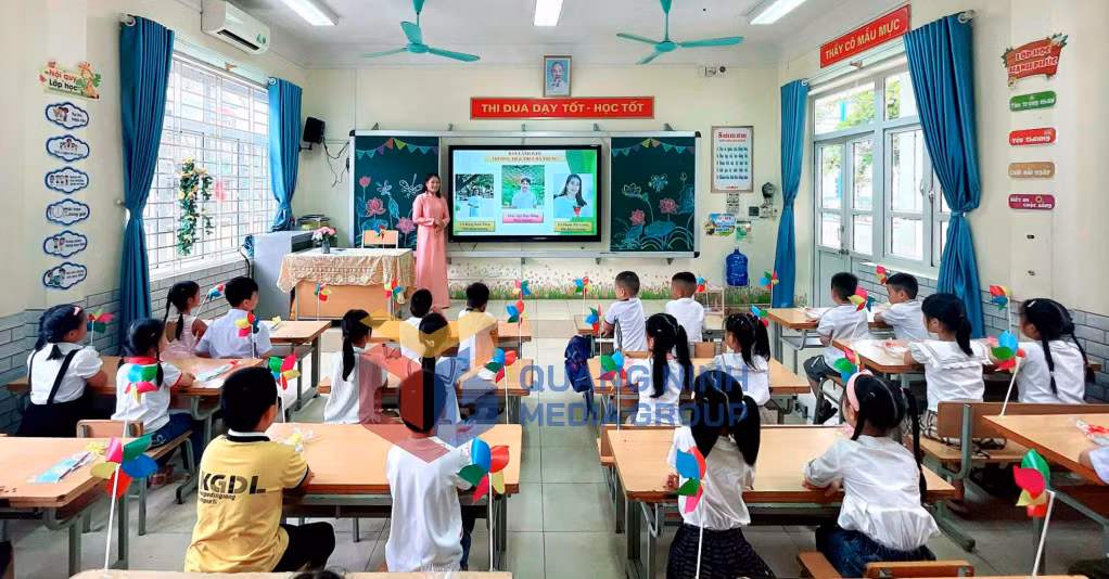 Học sinh Trường TH-THCS Hà Trung (TP Hạ Long) học tập trong môi trường giáo dục hiện đại, thân thiện (11-2024). Ảnh: Nguyễn Ngọc