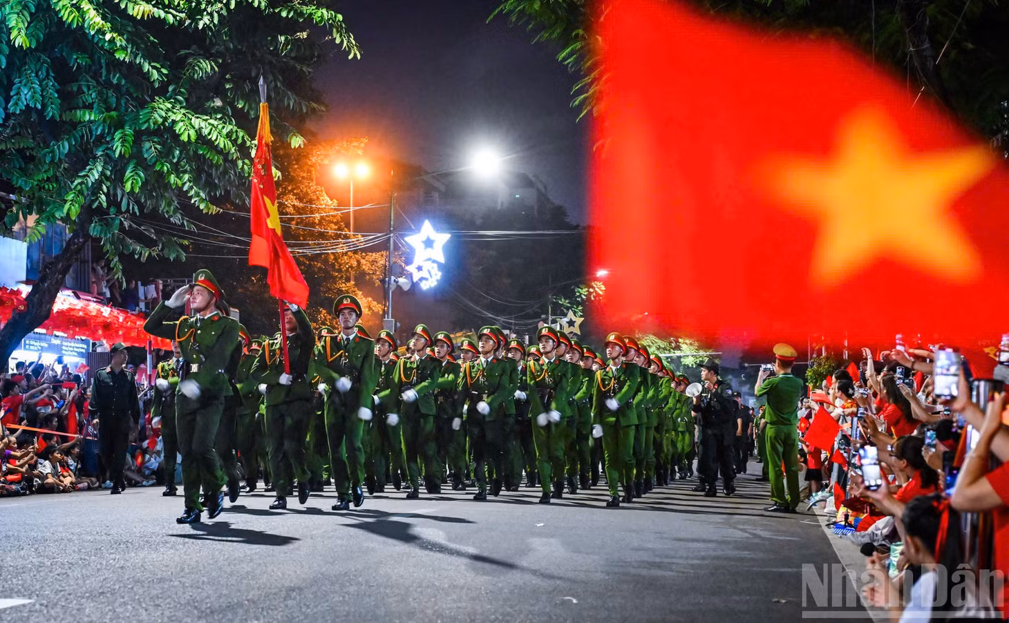 Khối sĩ quan cảnh sát nhân dân.