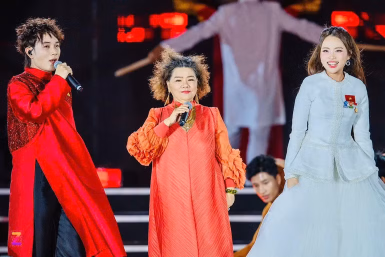 Các nghệ sĩ biểu diễn ca khúc Made in VietNam tại đêm nhạc V Concert. (Ảnh: Nhân vật cung cấp)