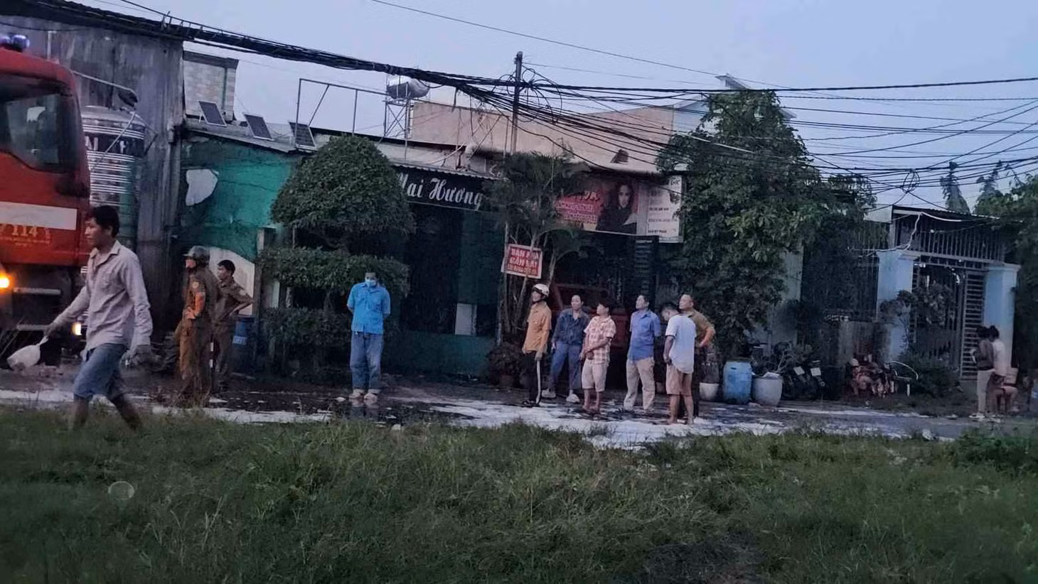 Vụ cháy khiến người dân khu vực xung quanh bị một phen hoảng sợ. Ảnh: Đình Trọng