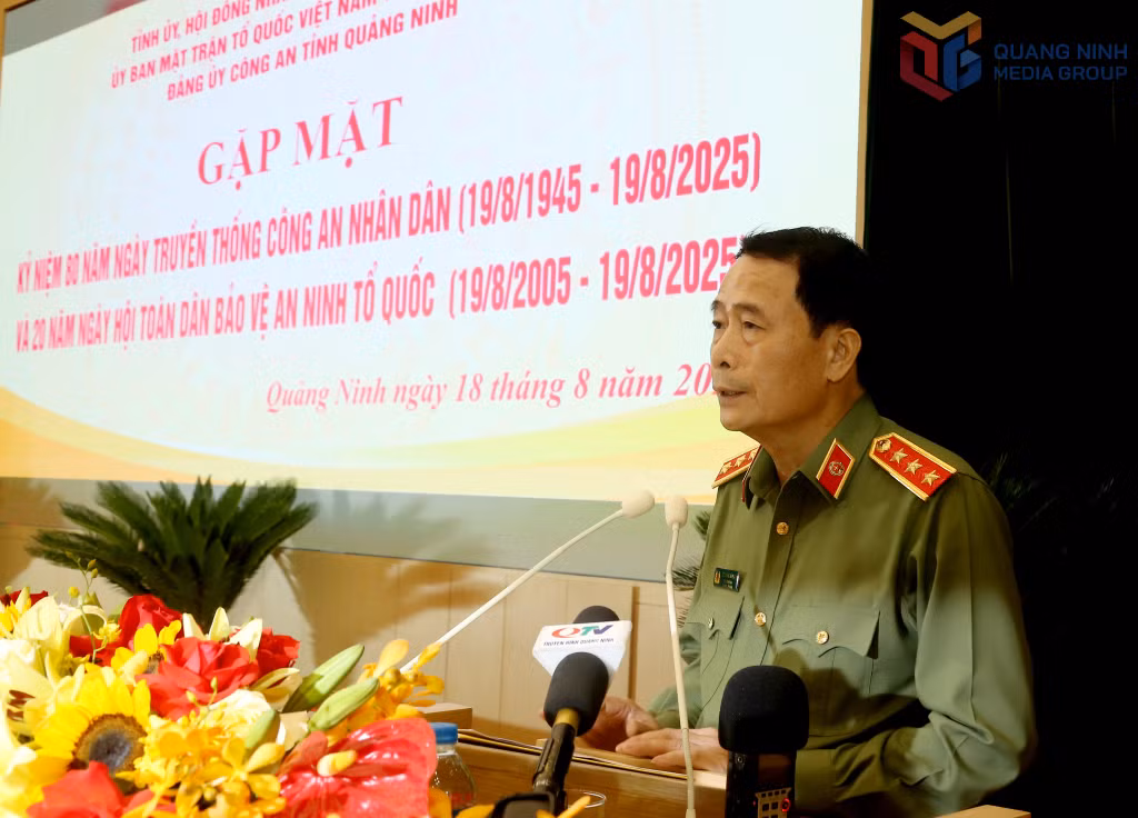 Thượng tướng Lê Quốc Hùng, Ủy viên Trung ương Đảng, Thứ trưởng Bộ Công an, phát biểu tại chương trình gặp mặt.