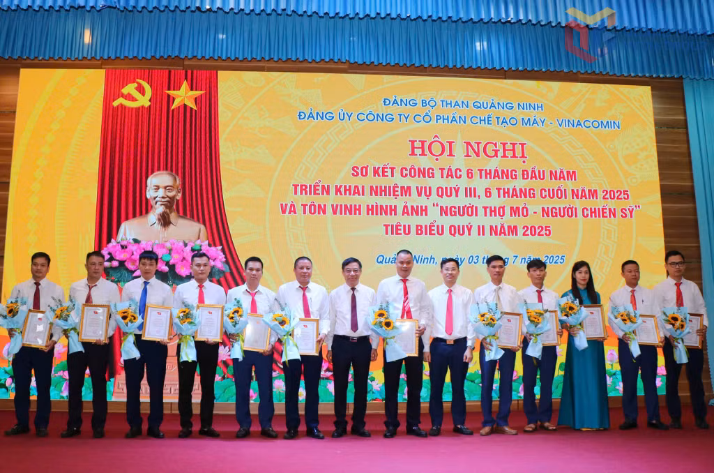 Công ty CP Chế tạo máy tôn vinh "Người thợ mỏ - Người chiến sĩ" tiêu biểu quý II/2025.