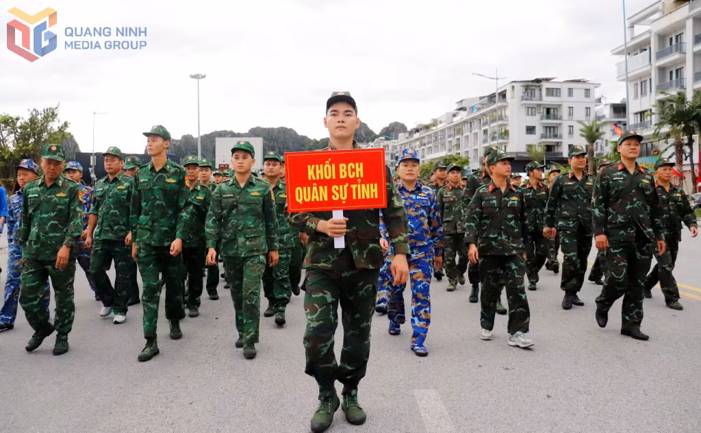 Các cán bộ, chiến sỹ thuộc Khối BCH Quân sự tỉnh tham gia sự kiện.