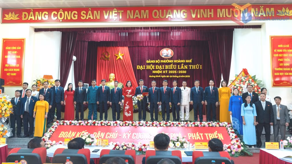 Ban Chấp hành Đảng bộ phường Hoàng Quế, nhiệm kỳ 2025-2030 ra mắt tại đại hội.