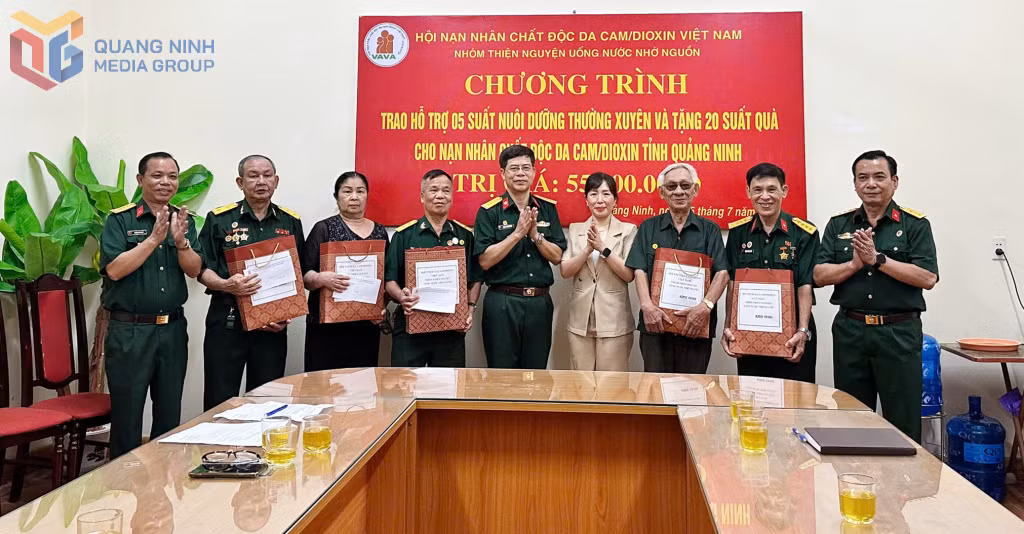  Hội Nạn nhân chất độc da cam/đioxin Việt Nam và Hội Nạn nhân chất độc da cam/dioxin tỉnh trao quà cho các nạn nhân chất độc da cam trên địa bàn tỉnh cuối tháng 7/2025.
