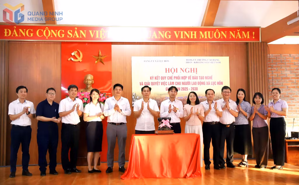 Xã phối hợp với Trường Cao đẳng Than - Khoáng sản Việt Nam đào tạo nghề và tạo công ăn việc làm cho bà con thôn bản.