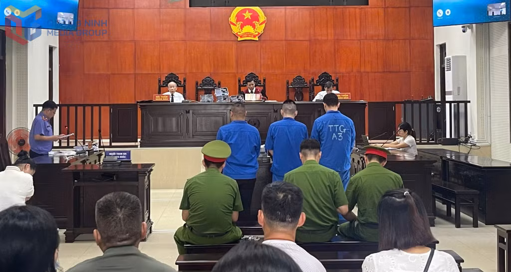 Một phiên tòa xét xử tội phạm hình sự tại TAND tỉnh.