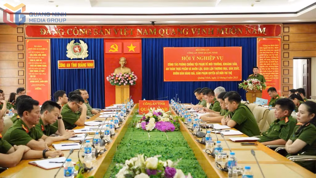 Phòng Cảnh sát kinh tế tham mưu Công an tỉnh tổ chức hội ý nghiệp vụ về công tác phòng chống tội phạm về môi trường, khoáng sản, ATTP và buôn lậu, gian lận thương mại, sản xuất, buôn bán hàng giả, xâm hại quyền sở hữu trí tuệ.