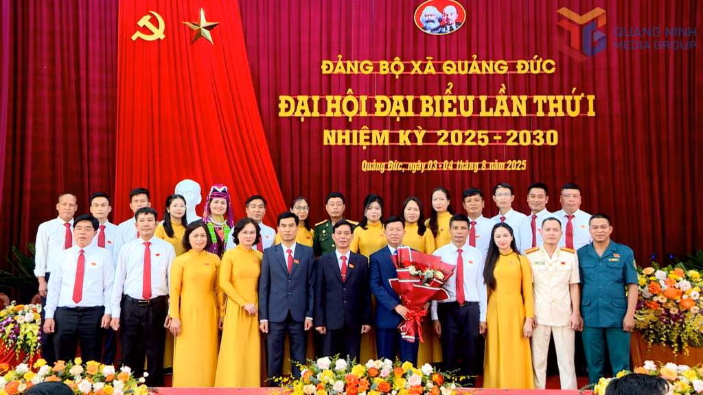 Ban chấp hành Đảng bộ xã Quảng Đức nhiệm kỳ 2025-2030 ra mắt Đại hội.
