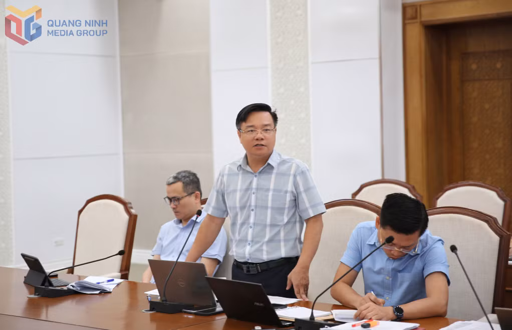 Đại diện các sở, ngành phát biểu tại cuộc họp.