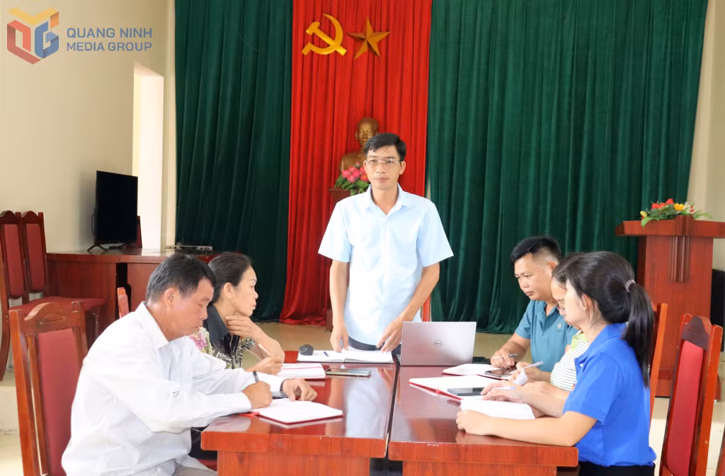 Chi uỷ thôn Nà Khau, xã Lục Hồn họp triển khai nhiệm vụ tháng 8/2025.