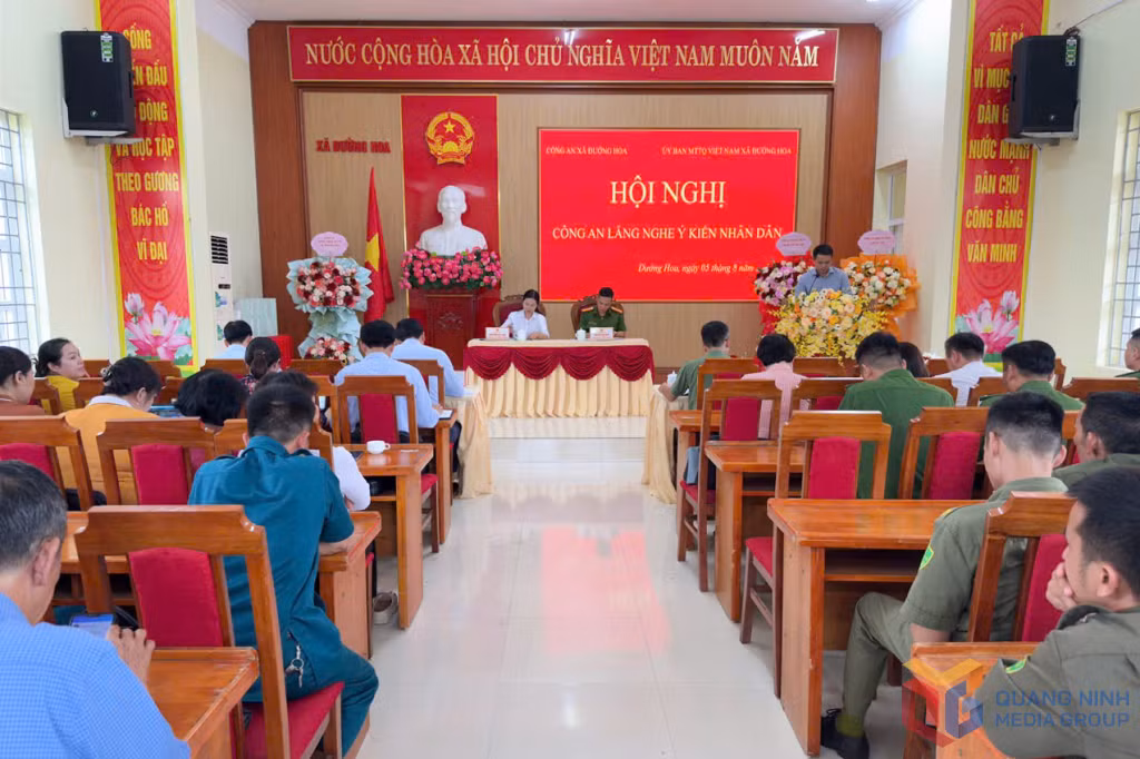Xã Đường Hoa tổ chức hội nghị Công an lắng nghe ý kiến nhân dân năm 2025 gắn với Ngày hội Toàn dân bảo vệ ANTQ.