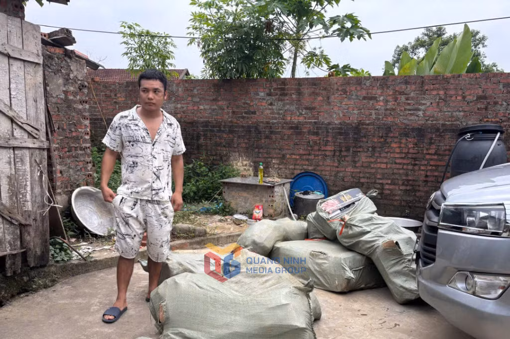Đối tượng vận chuyển hàng không rõ nguồn gốc xuất xứ bị Đội tuần tra, kiểm soát của Đồn Biên phòng Quảng Đức bắt giữ.