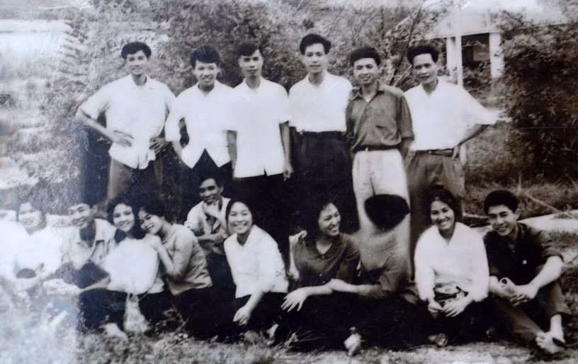 Các thành viên của Đội văn công xung kích Quảng Ninh vào chiến trường miền Nam năm 1971. Ảnh tư liệu của Đoàn Nghệ thuật Quảng Ninh.