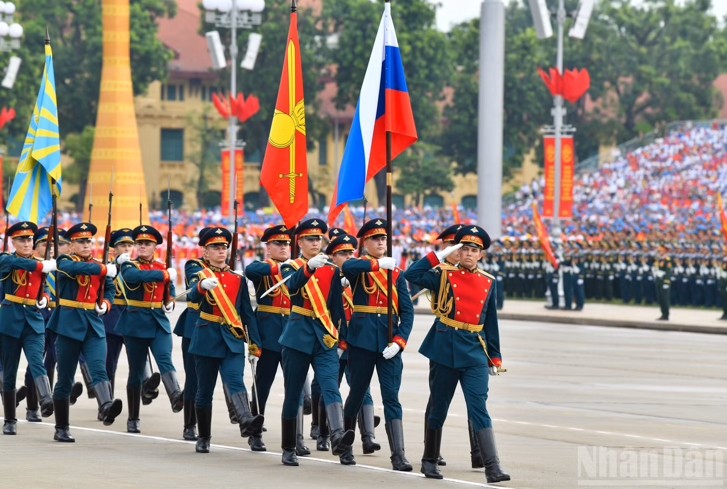 Khối quân nhân với hơn 30 người thuộc lực lượng vũ trang Liên bang Nga sang Việt Nam tham gia diễu binh, diễu hành.