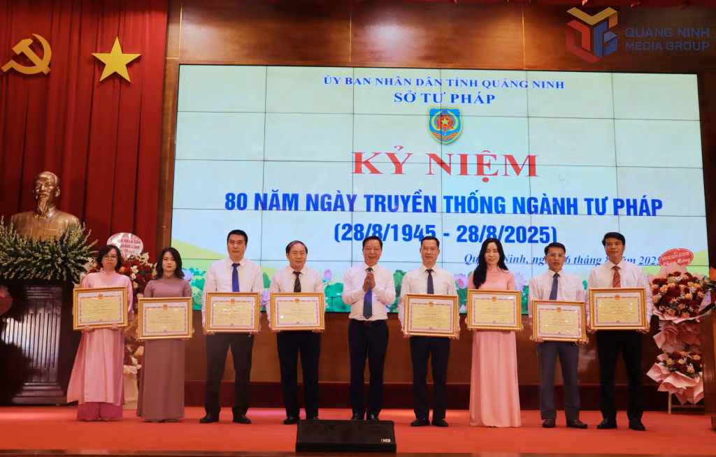 Khen thưởng 