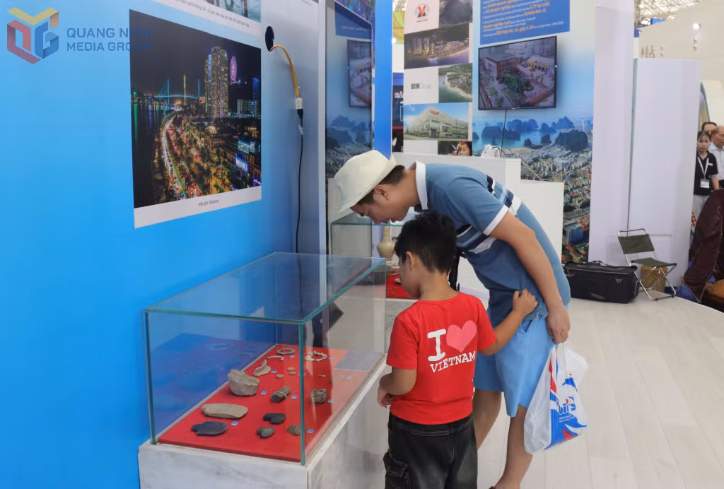 Bộ sưu tập hiện vật khảo cổ tiêu biểu được trưng bày, giới thiệu về bề dày lịch sử – văn hóa Vùng mỏ.