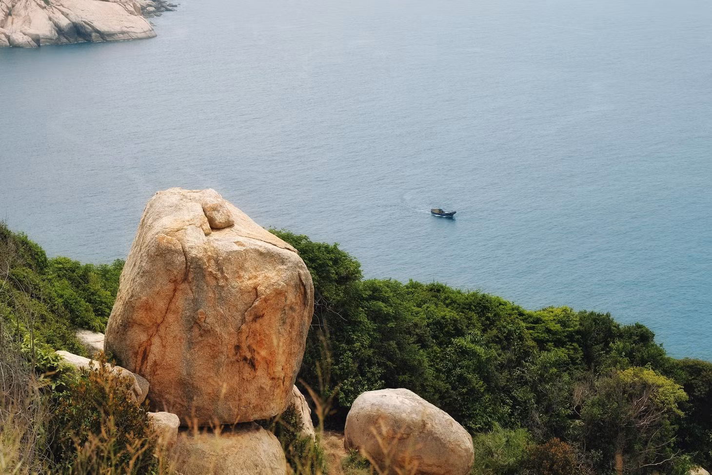 Thiên đường biển đảo Bích Đầm. Ảnh: Quang Tuyên