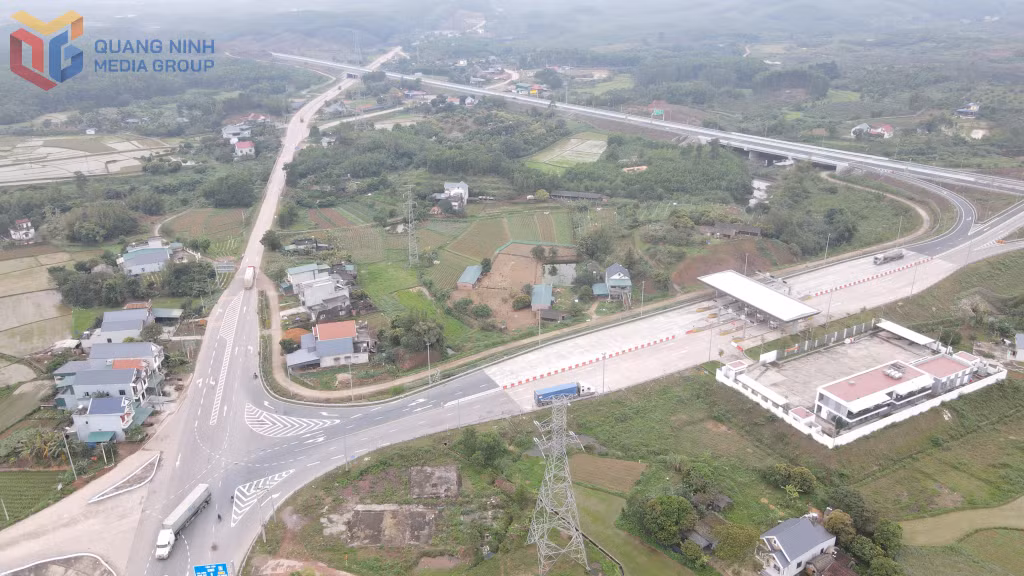 Hạ tầng giao thông của xã Đầm Hà đã được đầu tư, nâng cấp, tạo điều kiện để địa phương phát triển kinh tế hiệu quả.