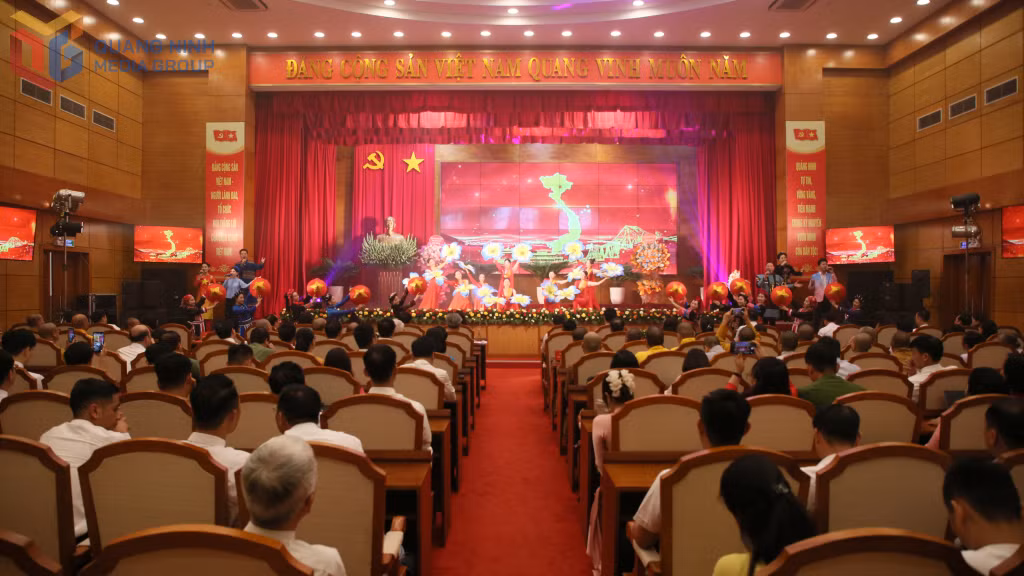 Quang cảnh buổi lễ kỷ niệm 70 năm Ngày truyền thống ngành Quản lý nhà nước về tôn giáo 2/8 (1955- 2025) của tỉnh Quảng Ninh.