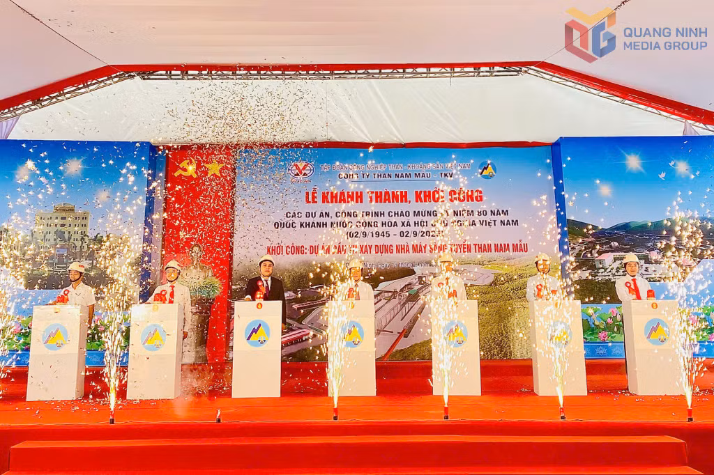 Công ty Than Nam Mẫu - TKV tổ chức khởi công Dự án đầu tư xây dựng nhà máy sàng tuyển Than Nam Mẫu có quy mô công suất sàng tuyển 2,5 triệu tấn than nguyên khai/năm, giá trị tổng mức đầu tư 1.019 tỷ đồng.