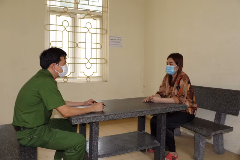 Công an tỉnh Vĩnh Phúc lấy lời khai bị can Đỗ Thúy Miên.