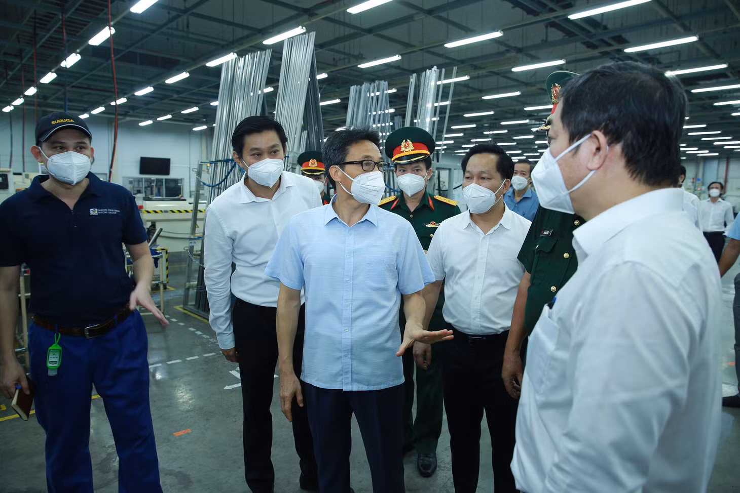 Phó Thủ tướng Vũ Đức Đam: "Mục đích của chúng ta là kiểm soát được dịch bệnh, bảo vệ tính mạng, sức khoẻ cho người dân, từ đó phục hồi sản xuất, tạo việc làm, thu nhập. Đây chính là hỗ trợ an sinh bền vững nhất" - Ảnh: VGP/Đình Nam Phó Thủ tướng Vũ Đức Đam: "Mục đích của chúng ta là kiểm soát được dịch bệnh, bảo vệ tính mạng, sức khoẻ cho người dân, từ đó phục hồi sản xuất, tạo việc làm, thu nhập. Đây chính là hỗ trợ an sinh bền vững nhất" - Ảnh: VGP/Đình Nam