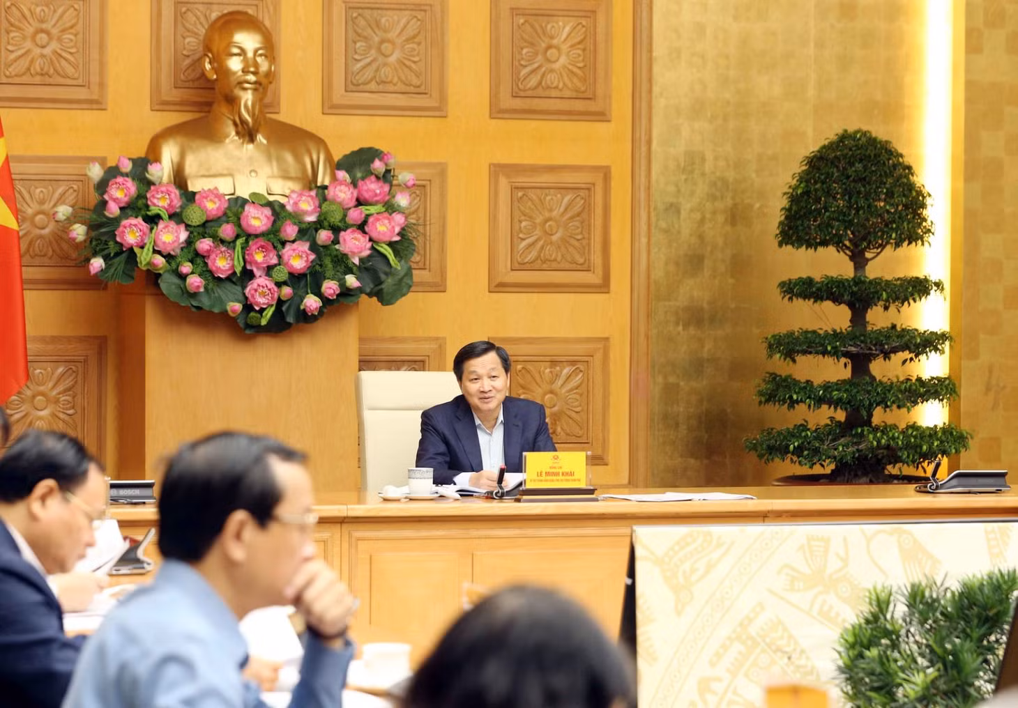 Phó Thủ tướng yêu cầu các bộ, ngành tập trung cao độ, nắm chắc tình hình, theo sát diễn biến, điều hành theo đúng quy định của pháp luật, chủ động có các giải pháp phù hợp, hiệu quả, kịp thời. Ảnh VGP Phó Thủ tướng yêu cầu các bộ, ngành tập trung cao độ, nắm chắc tình hình, theo sát diễn biến, điều hành theo đúng quy định của pháp luật, chủ động có các giải pháp phù hợp, hiệu quả, kịp thời. Ảnh VGP