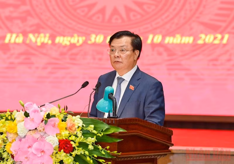 Bí thư Thành ủy Đinh Tiến Dũng phát biểu tại Hội nghị. (Ảnh: DUY LINH)