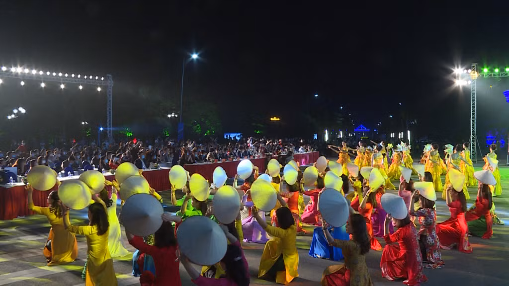 Chương trình thu hút sự quan tâm của đông đảo người dân và du khách.