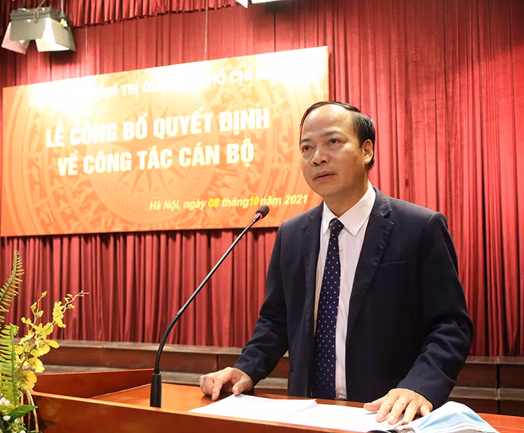 PGS,TS. Mai Đức Ngọc, Bí thư Đảng ủy, Chủ tịch Hội đồng trường Học viện Báo chí và Tuyên truyền phát biểu nhận nhiệm vụ