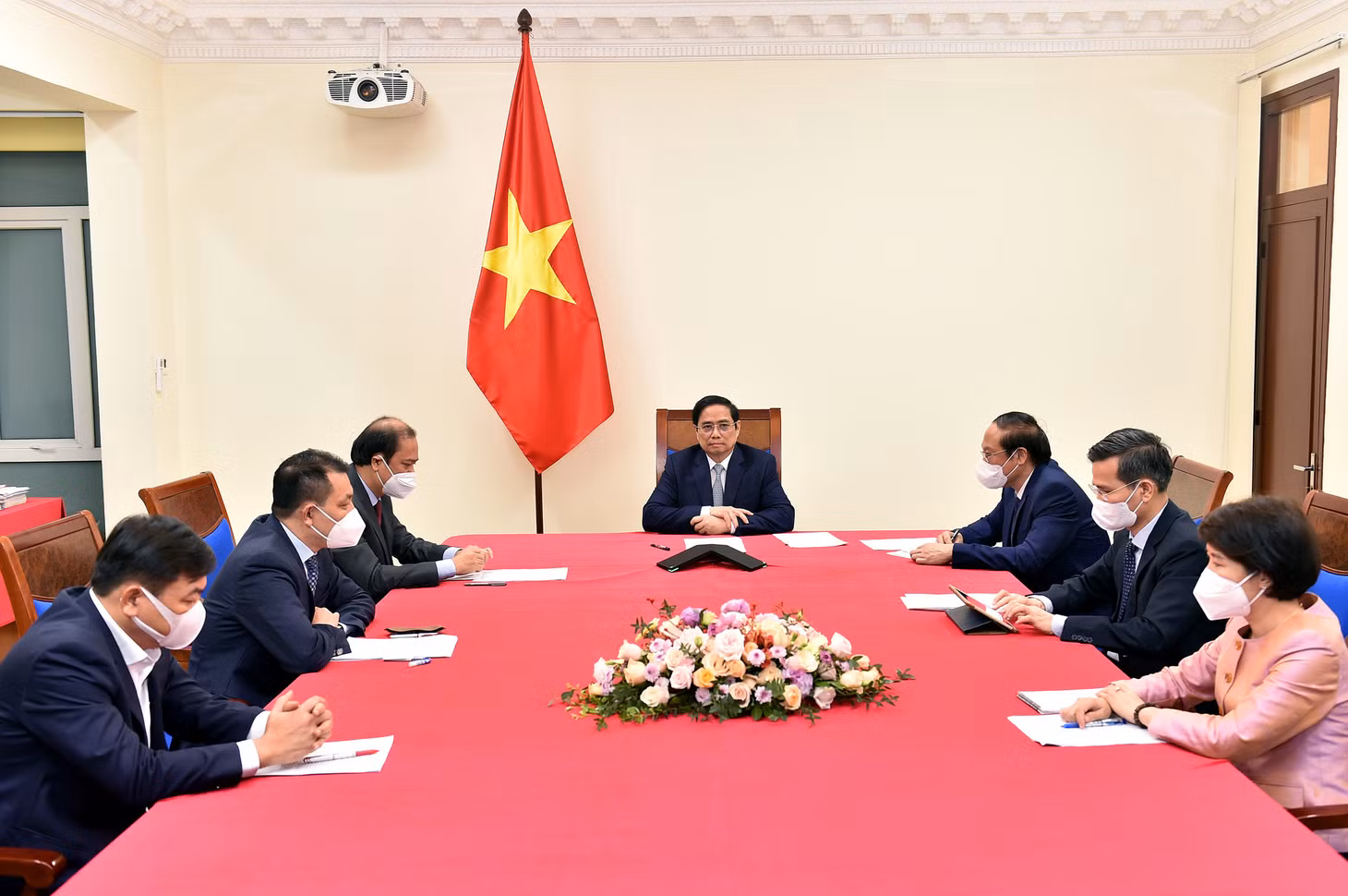 Thủ tướng Chính phủ Phạm Minh Chính điện đàm với Đặc phái viên của Tổng thống Hoa Kỳ về Biến đổi khí hậu John Kerry. Ảnh VGP/Nhật Bắc Thủ tướng Chính phủ Phạm Minh Chính điện đàm với Đặc phái viên của Tổng thống Hoa Kỳ về Biến đổi khí hậu John Kerry. Ảnh VGP/Nhật Bắc