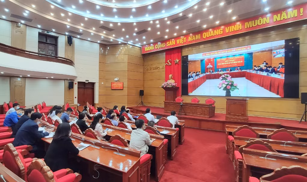 Các đại biểu Ban Nội chính Tỉnh ủy và Ủy ban MTTQ tỉnh dự hội nghị tại điểm cầu tỉnh Quảng Ninh.