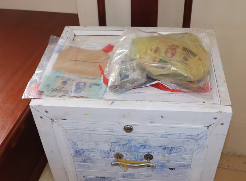 Đối tượng Say cùng tang vật.