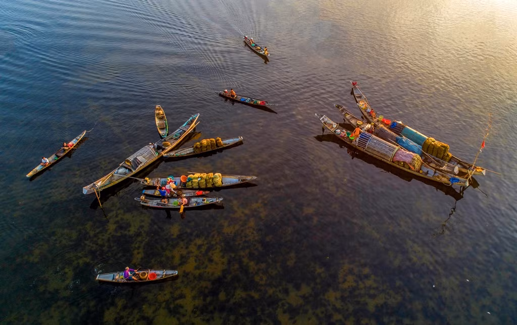 Ngày mới nhộn nhịp trên đầm phá. (Ảnh: baothuathienhue.vn)