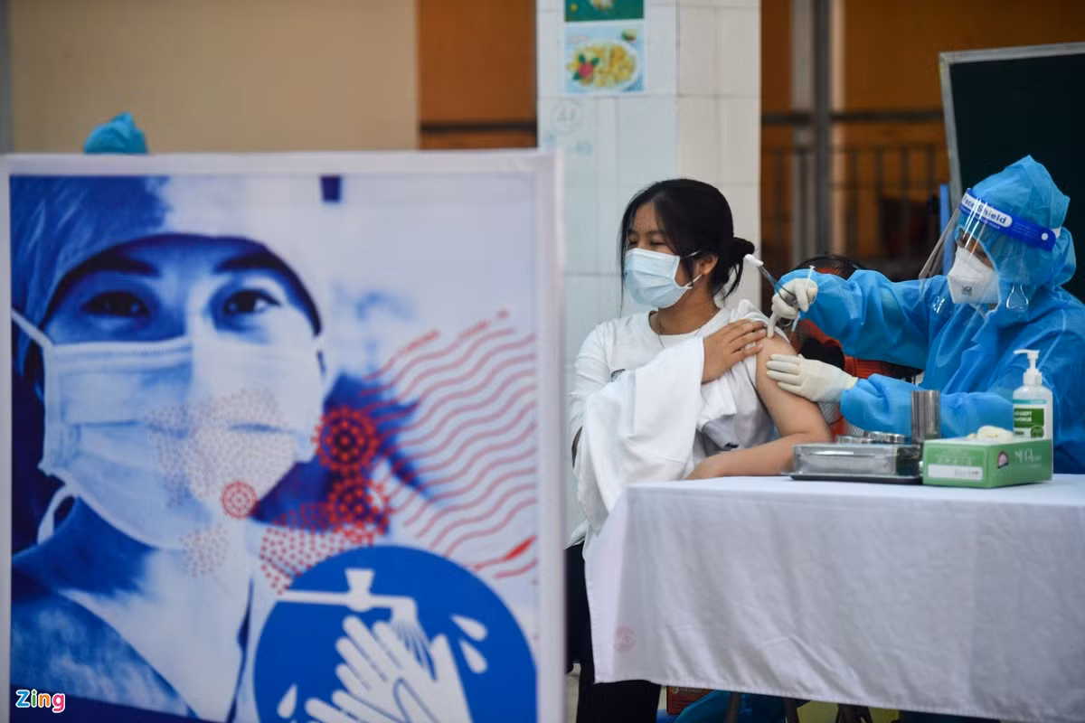 tiem vaccine cho hoc sinh ca nuoc anh 1